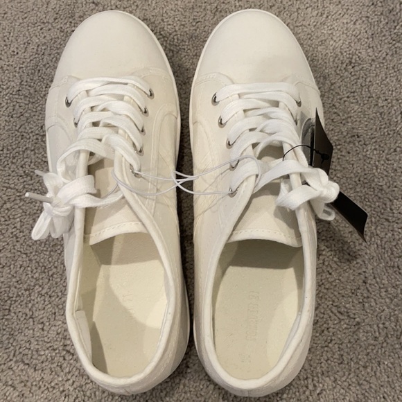 Forever 21 women’s white canvas platform shoes. NWT size 9 - Picture 7 of 8